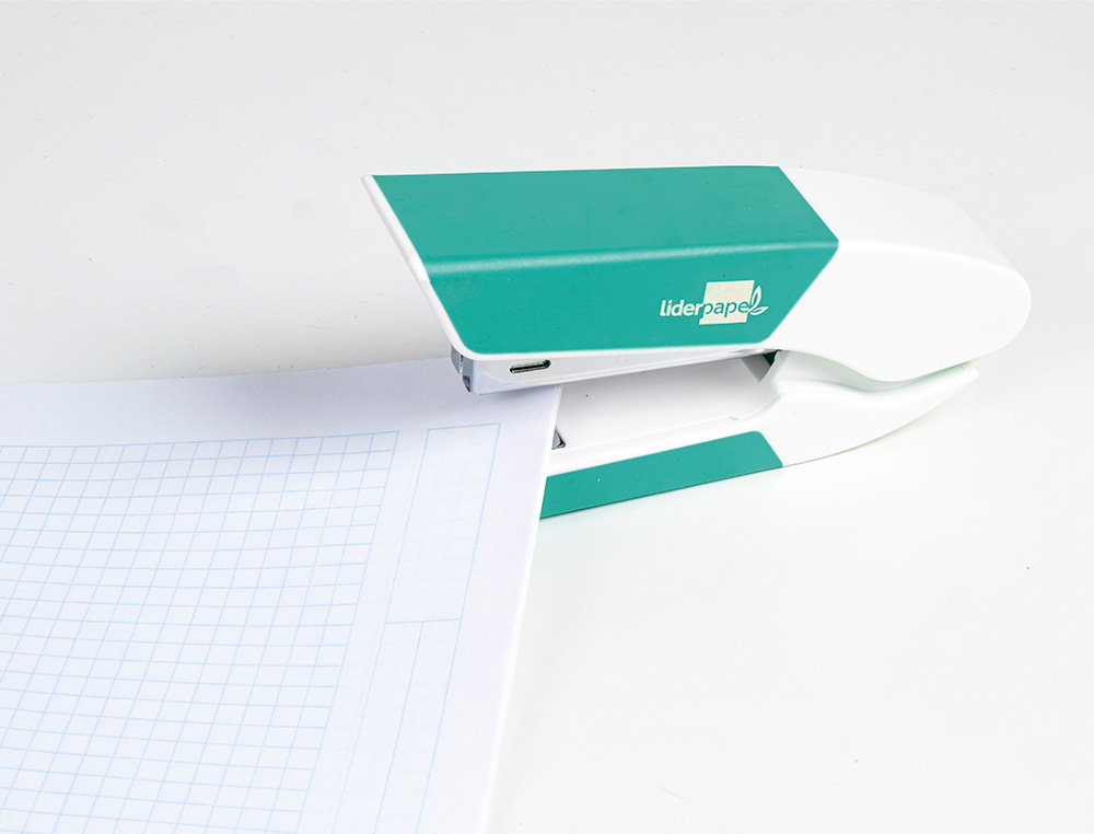GRAPADORA LIDERPAPEL CON REGALO DE EXTRAEGRAPAS Y CAJA DE 1000 GRAPAS 26/6 CAPACIDAD 20H COLOR TURQUESA