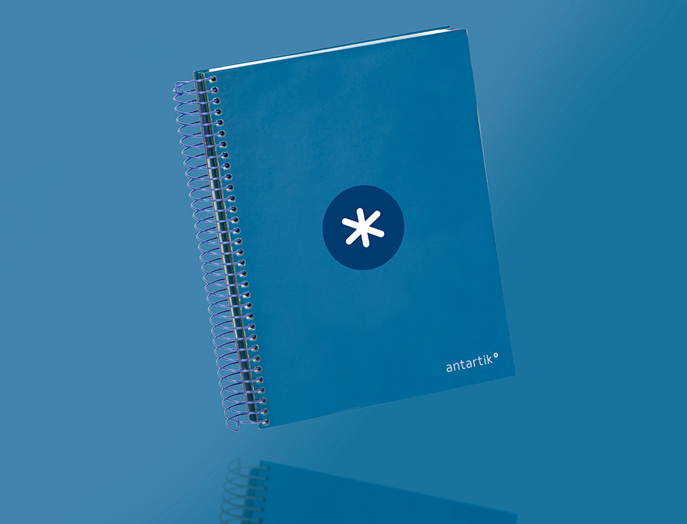 CUADERNO ESPIRAL A5 MICRO ANTARTIK TAPA FORRADA120H 90 GR CUADRO 5MM 5 BANDAS6 TALADROS COLOR AZUL OSCURO