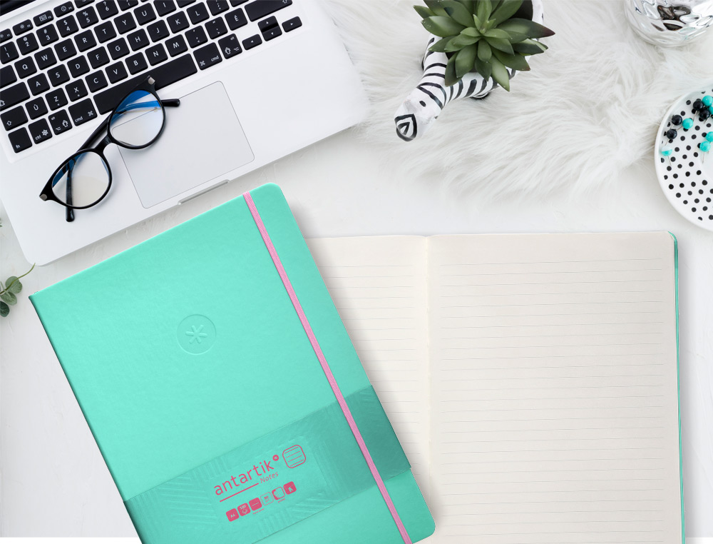 CUADERNO CON GOMILLA ANTARTIK NOTES TAPA DURA A4 HOJAS RAYAS ROSA Y TURQUESA 100 HOJAS 80 GR FSC