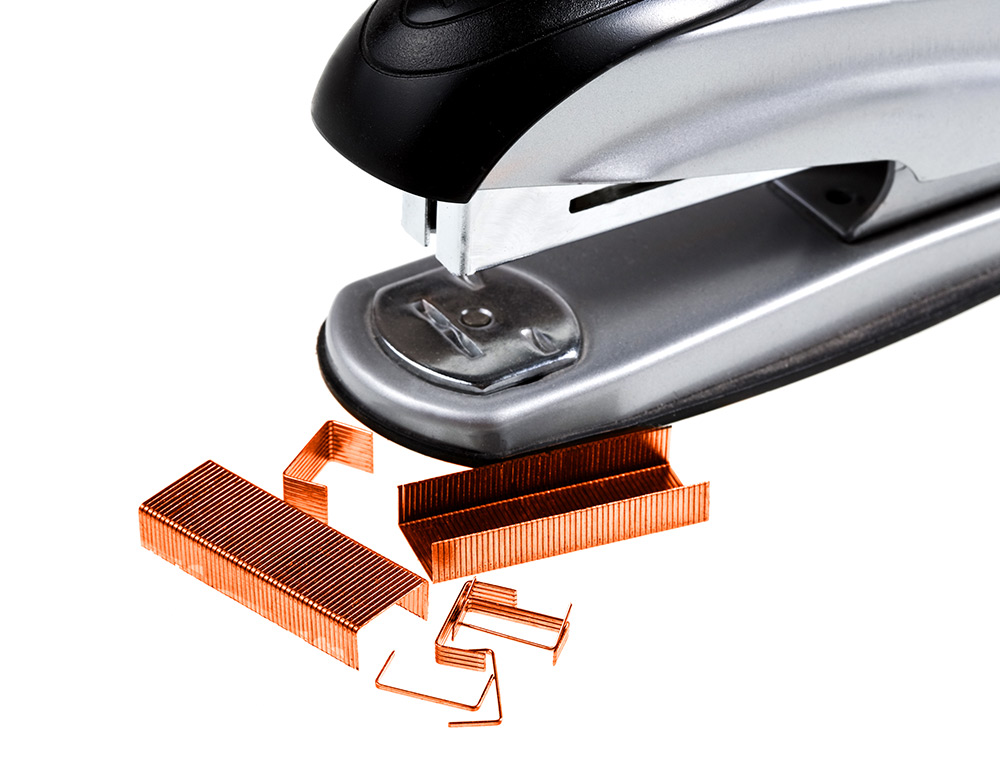 GRAPAS Q-CONNECT N 22/6 24/6 COBREADAS CAJA DE 1000 UNIDADES