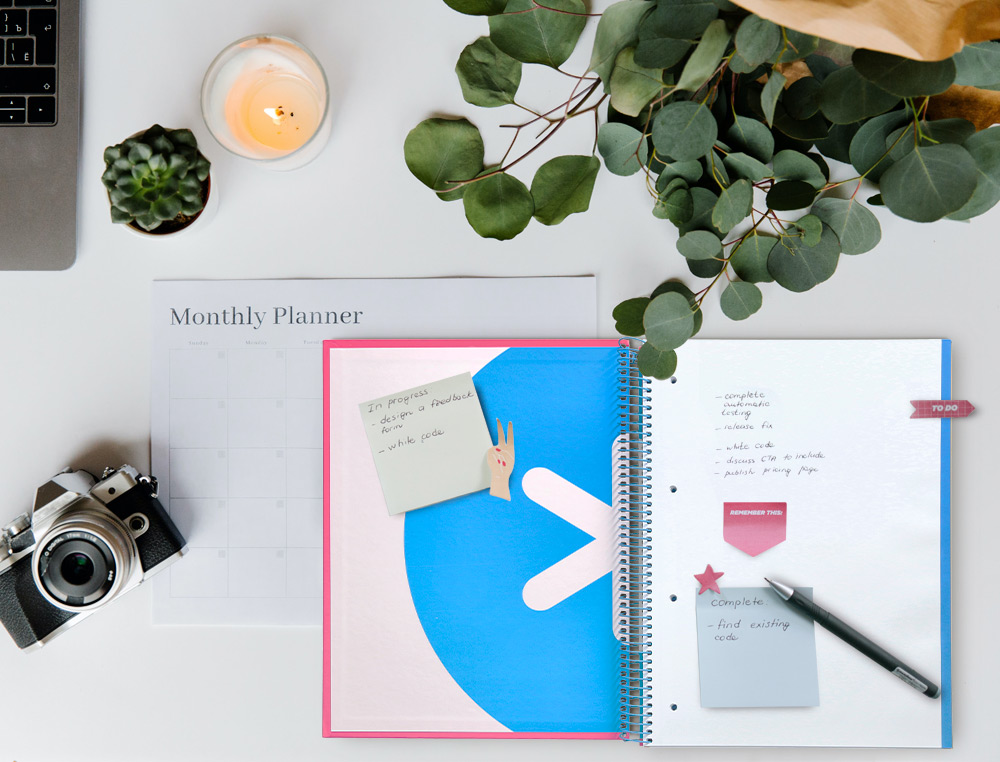 CUADERNO ESPIRAL A4 MICRO ANTARTIK TAPA FORRADA 120H 90 GR LISO CON BANDAS 4 TALADROS COLOR ROSA FLUOR